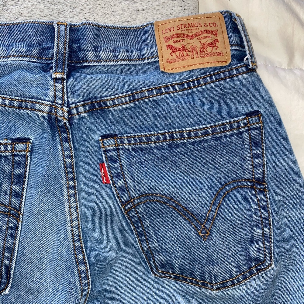 women’s levi pants